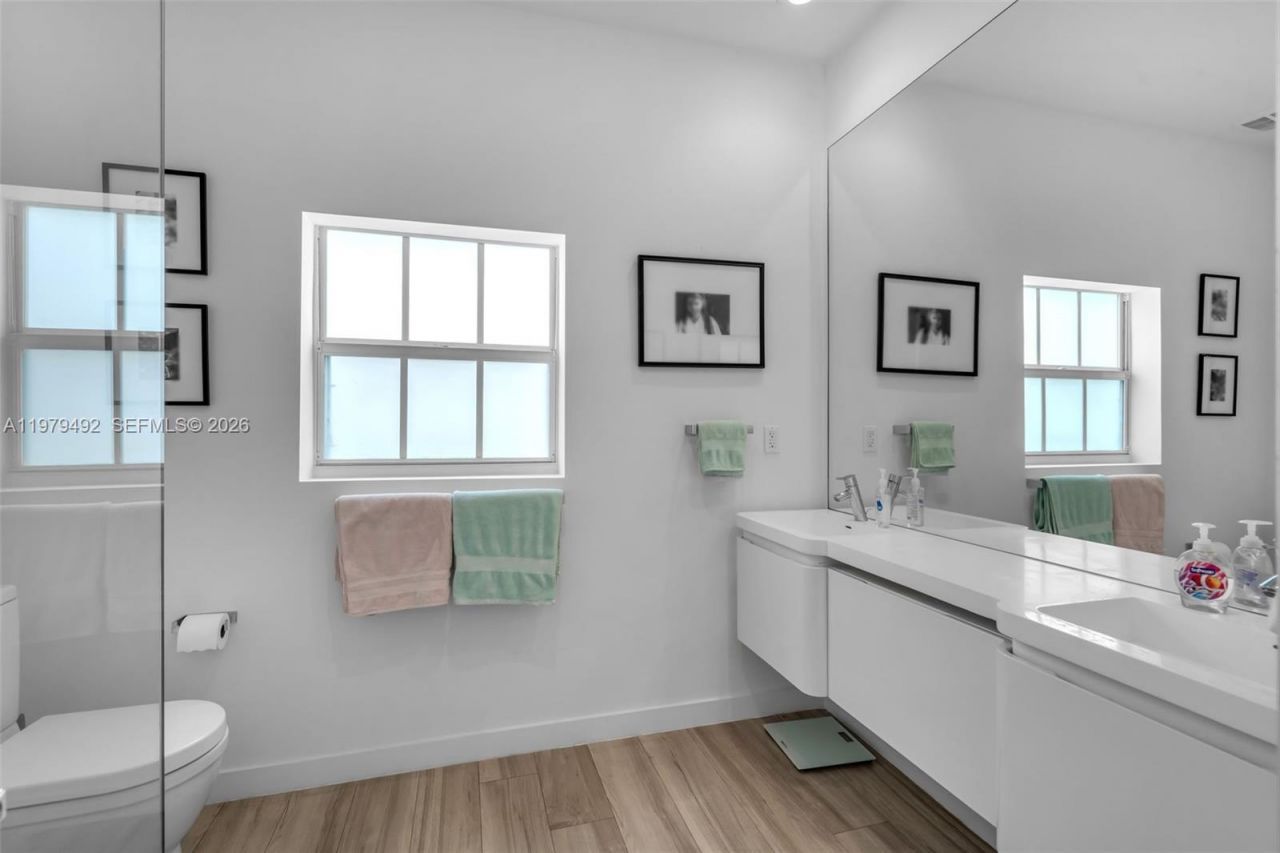 707 W 54th St , Miami Beach, FL 33140 Photo