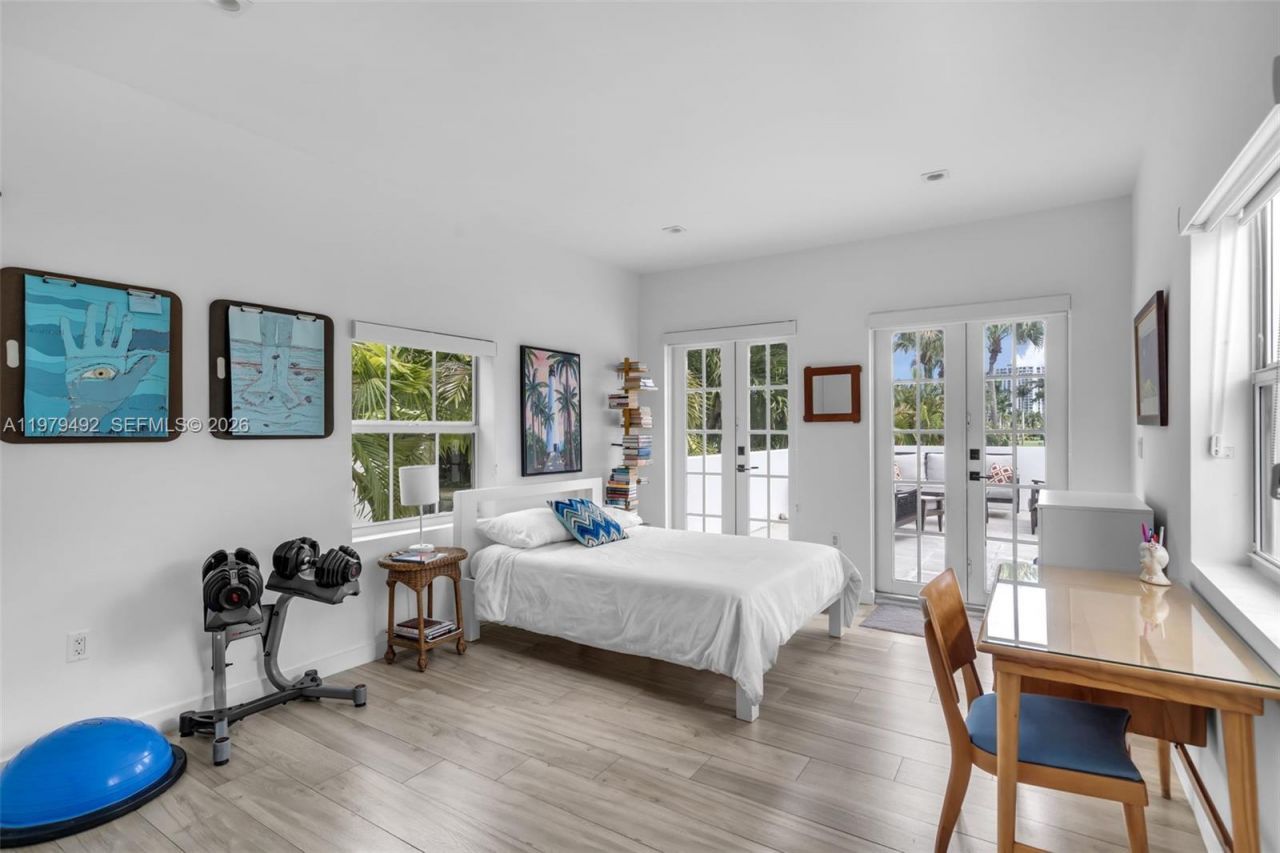 707 W 54th St , Miami Beach, FL 33140 Photo