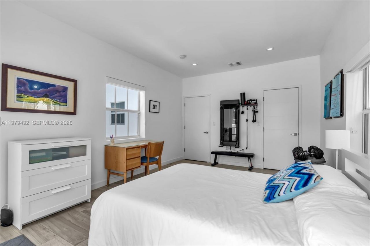 707 W 54th St , Miami Beach, FL 33140 Photo