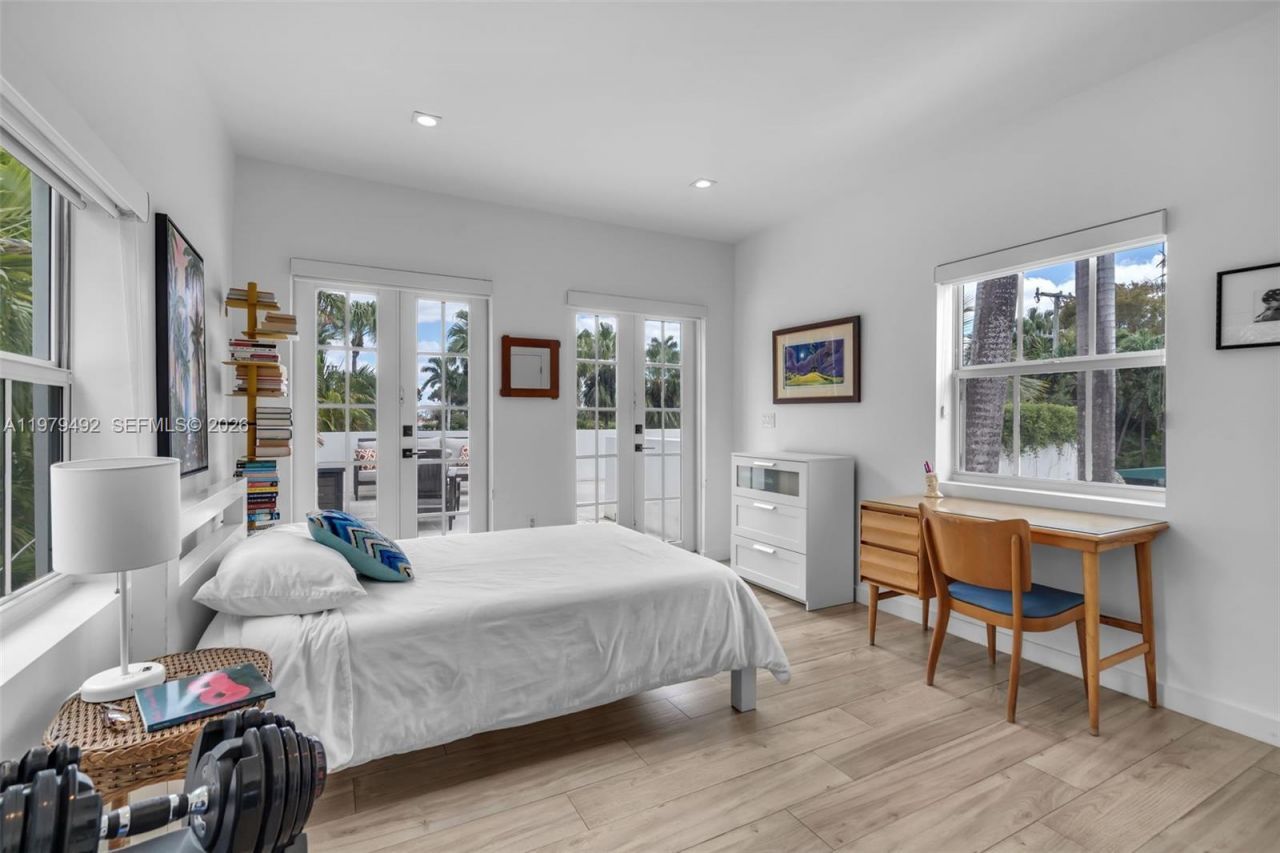 707 W 54th St , Miami Beach, FL 33140 Photo