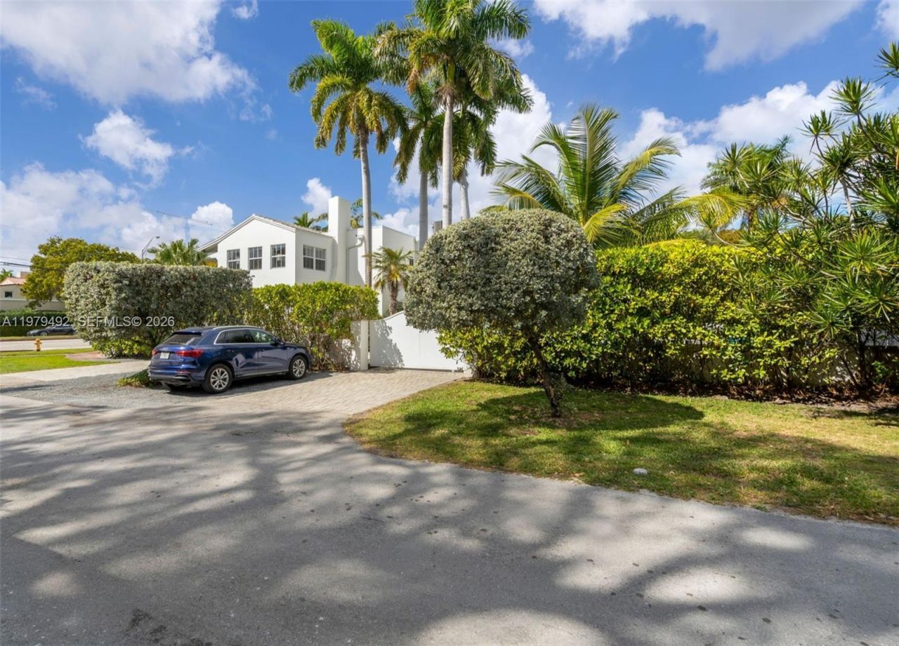 707 W 54th St , Miami Beach, FL 33140 Photo