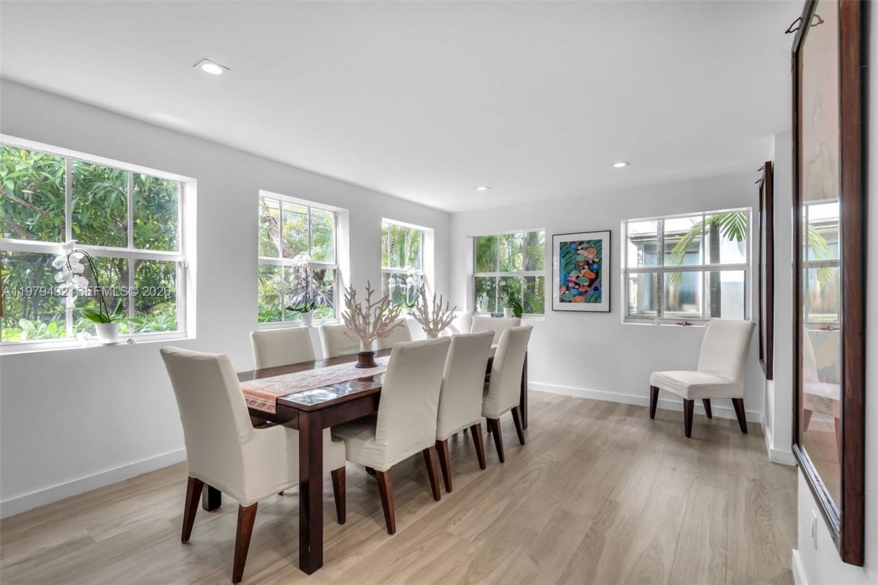 707 W 54th St , Miami Beach, FL 33140 Photo