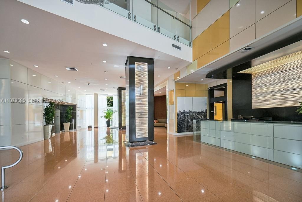 2775 NE 187th St , Unit 304, Aventura, FL 33180 Photo