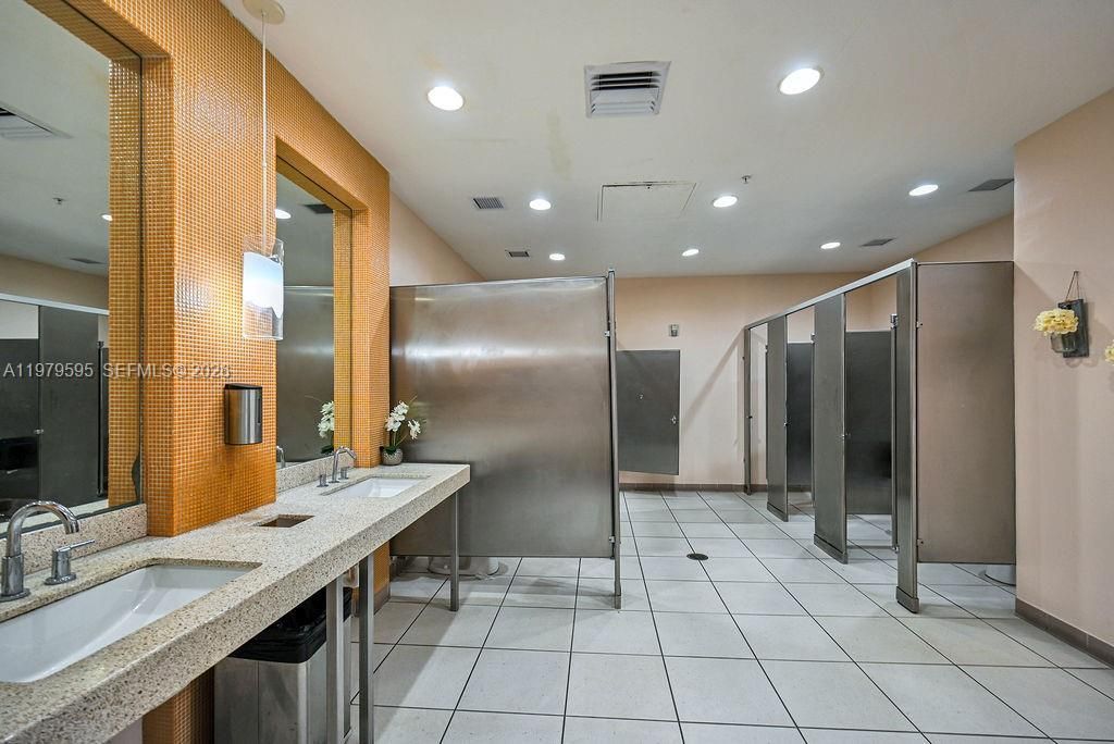 2775 NE 187th St , Unit 304, Aventura, FL 33180 Photo