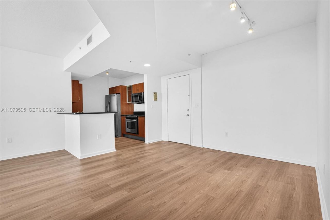 2775 NE 187th St , Unit 304, Aventura, FL 33180 Photo