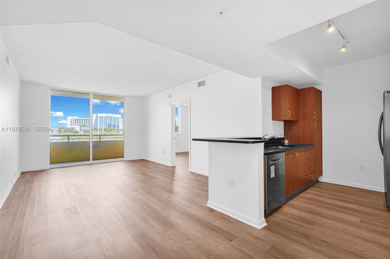 2775 NE 187th St , Unit 304, Aventura, FL 33180 Photo