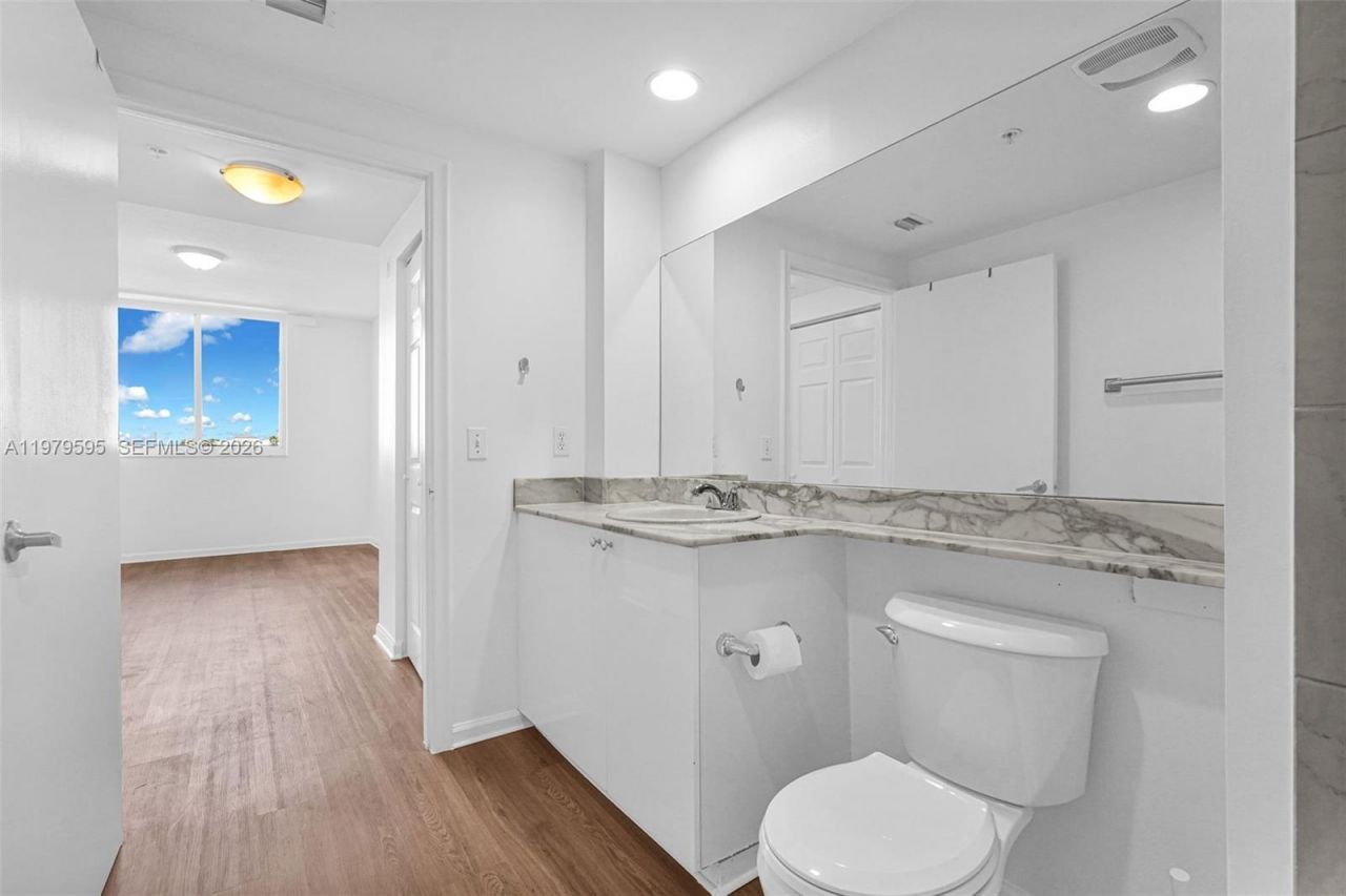 2775 NE 187th St , Unit 304, Aventura, FL 33180 Photo