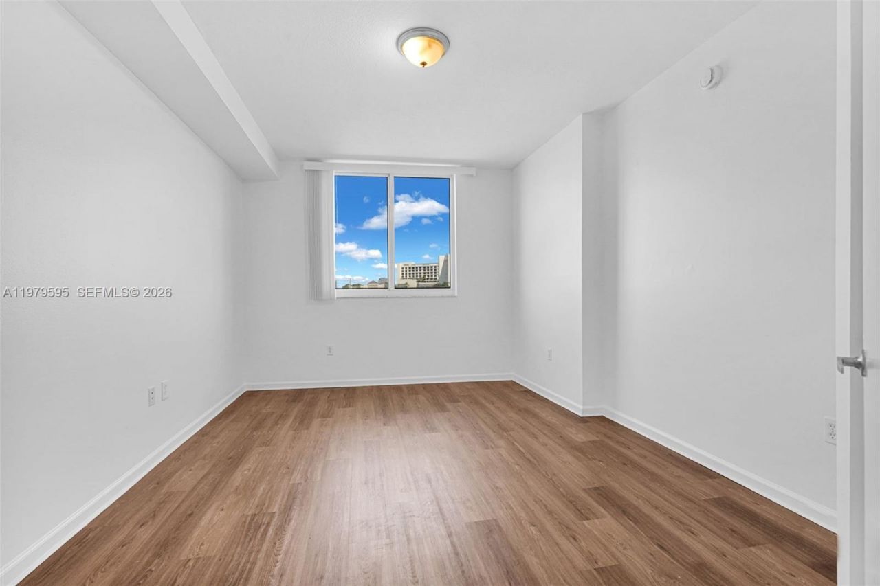 2775 NE 187th St , Unit 304, Aventura, FL 33180 Photo