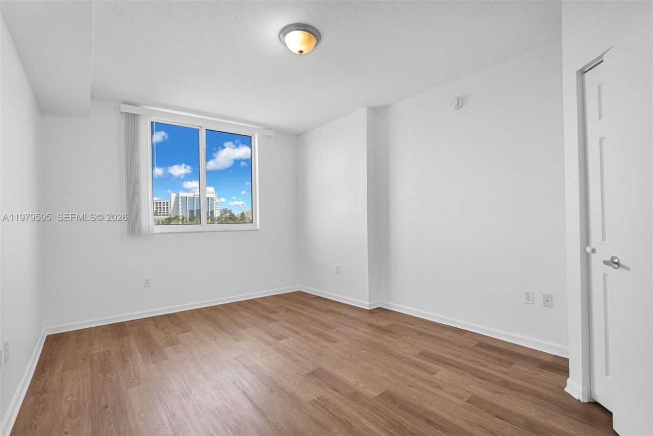 2775 NE 187th St , Unit 304, Aventura, FL 33180 Photo