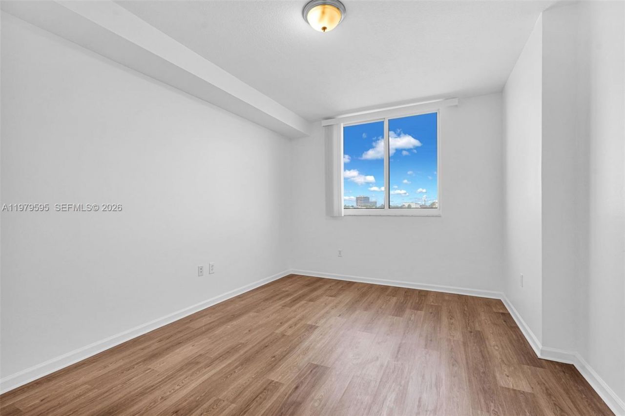 2775 NE 187th St , Unit 304, Aventura, FL 33180 Photo