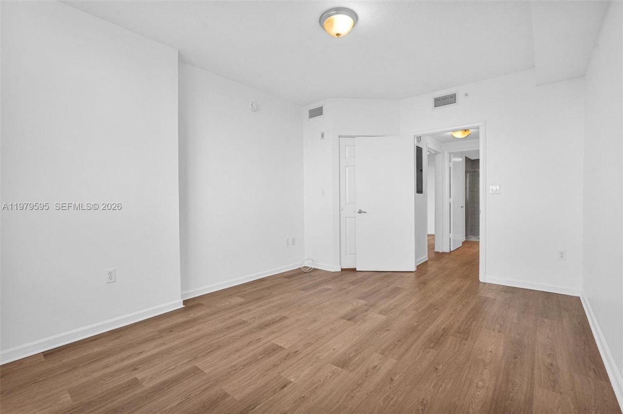 2775 NE 187th St , Unit 304, Aventura, FL 33180 Photo