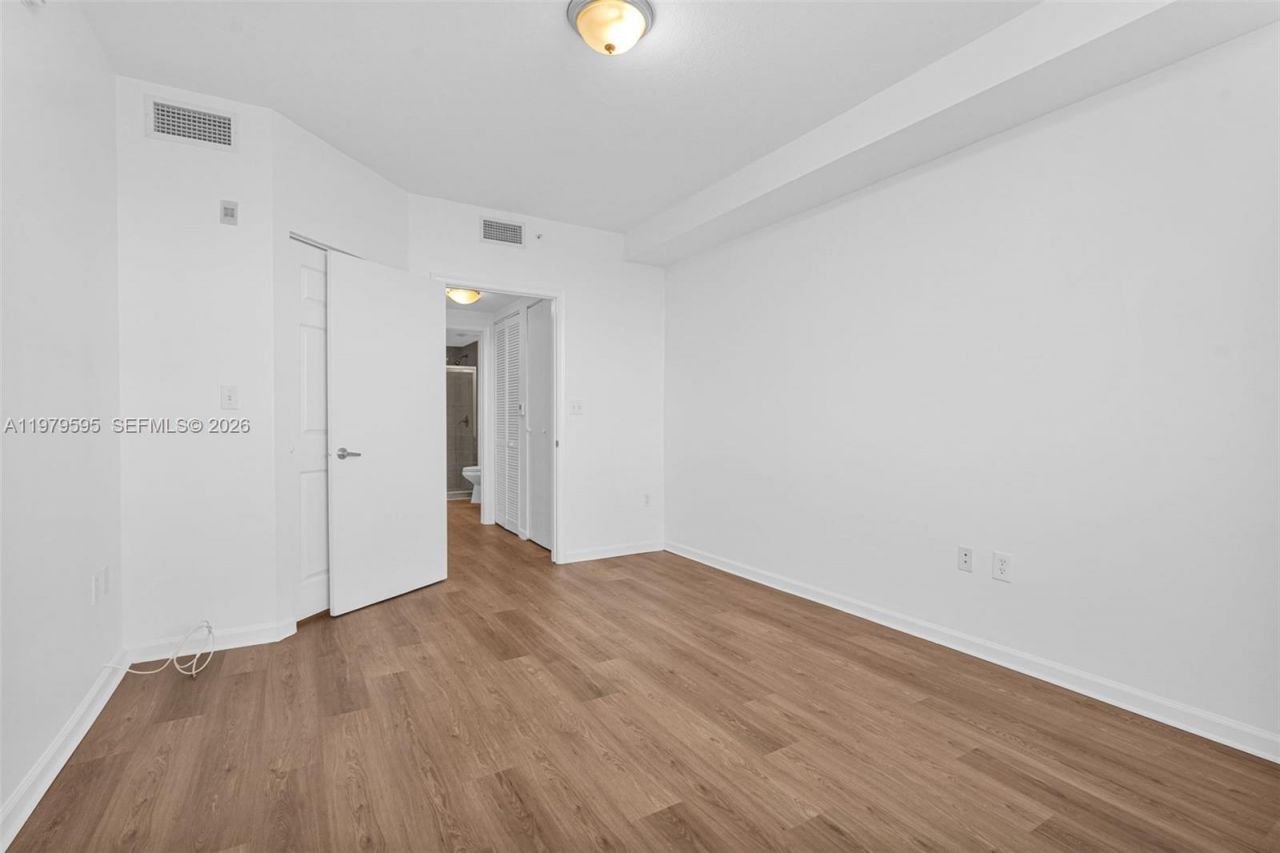 2775 NE 187th St , Unit 304, Aventura, FL 33180 Photo