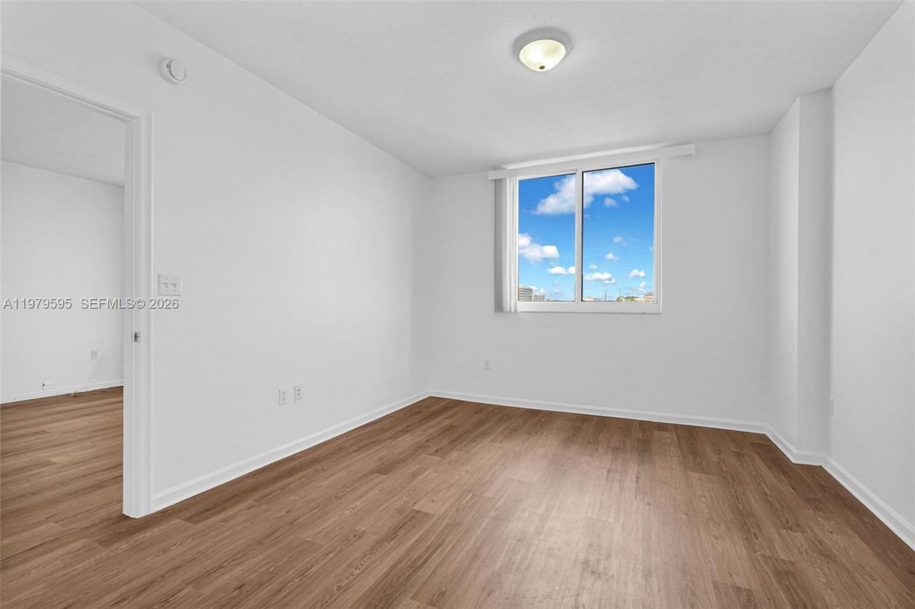 2775 NE 187th St , Unit 304, Aventura, FL 33180 Photo