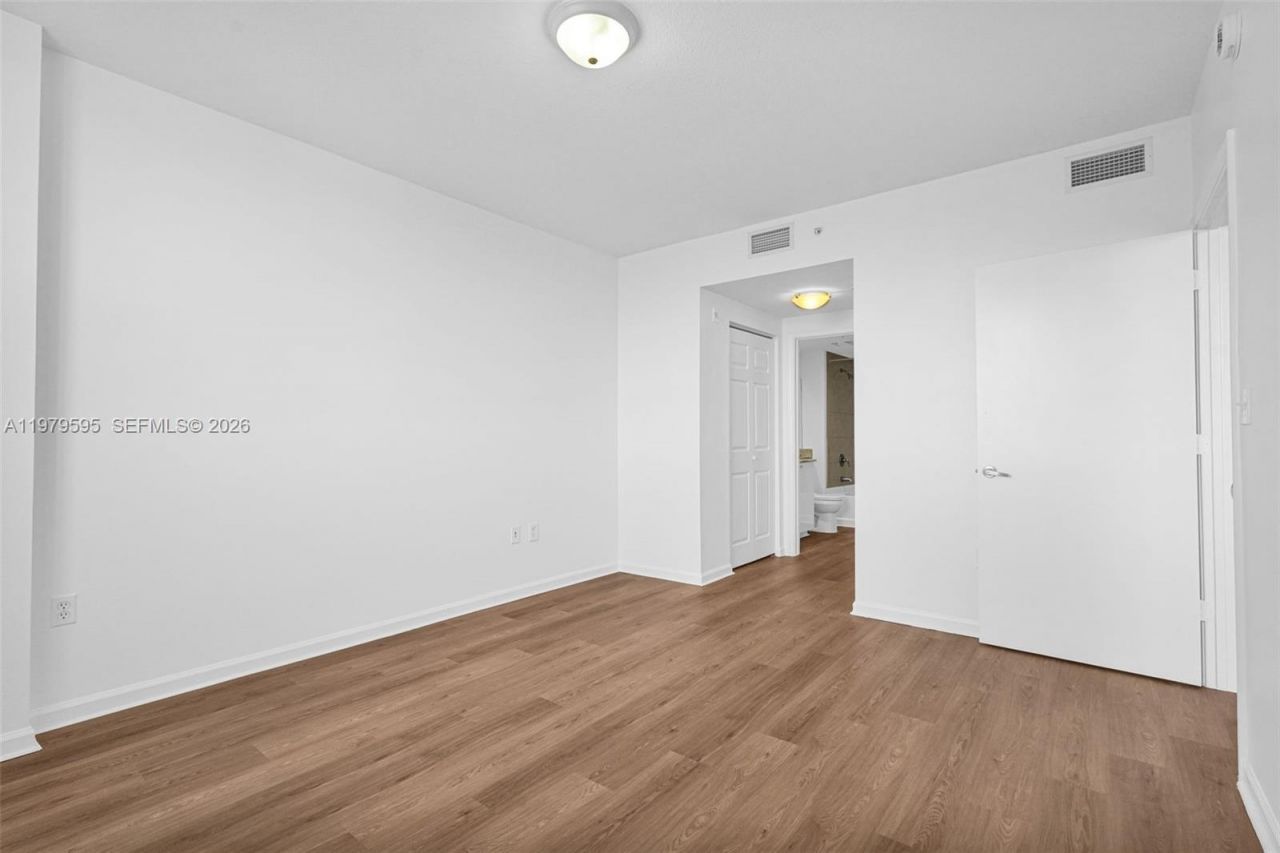 2775 NE 187th St , Unit 304, Aventura, FL 33180 Photo