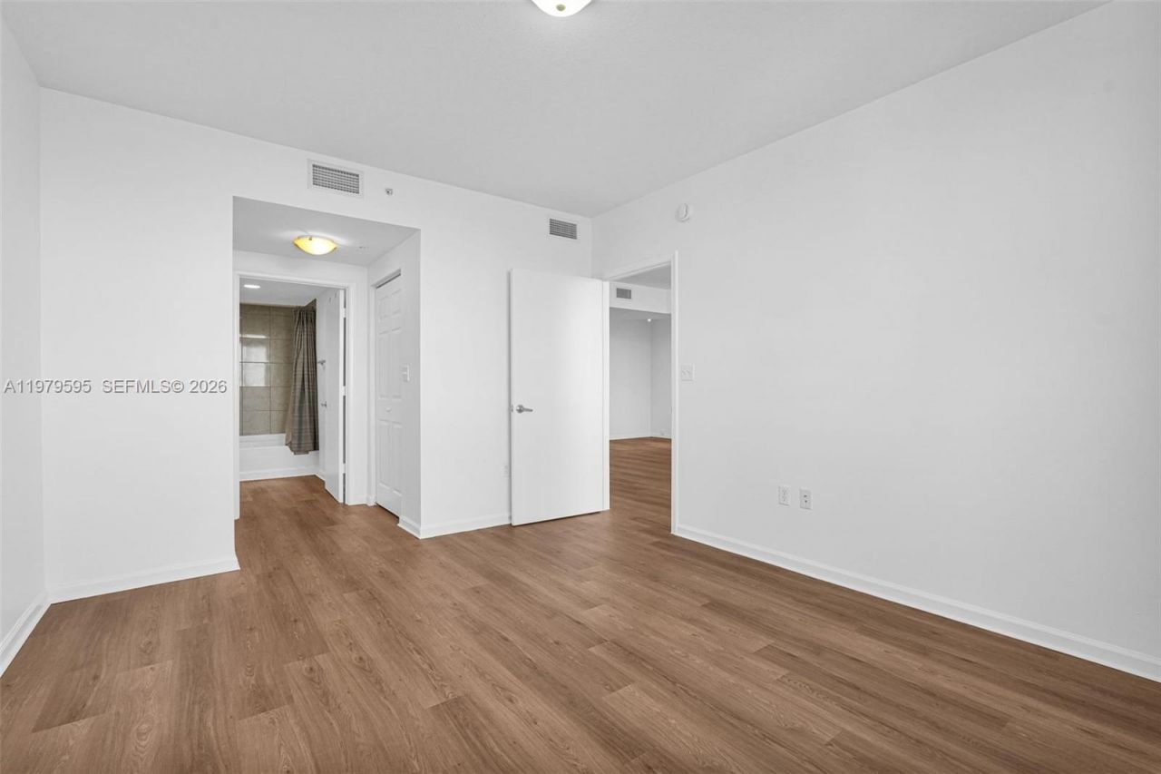 2775 NE 187th St , Unit 304, Aventura, FL 33180 Photo