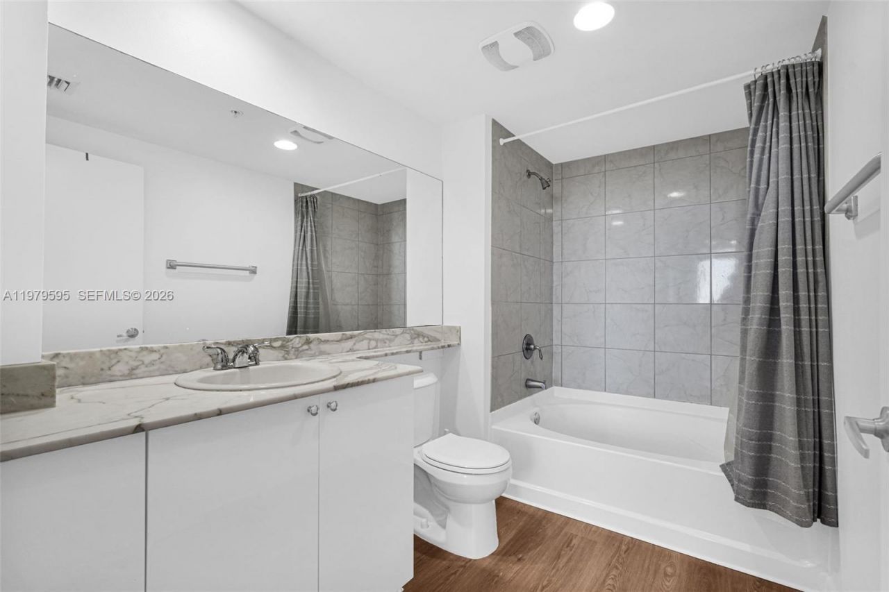 2775 NE 187th St , Unit 304, Aventura, FL 33180 Photo