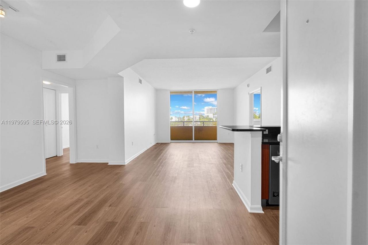 2775 NE 187th St , Unit 304, Aventura, FL 33180 Photo