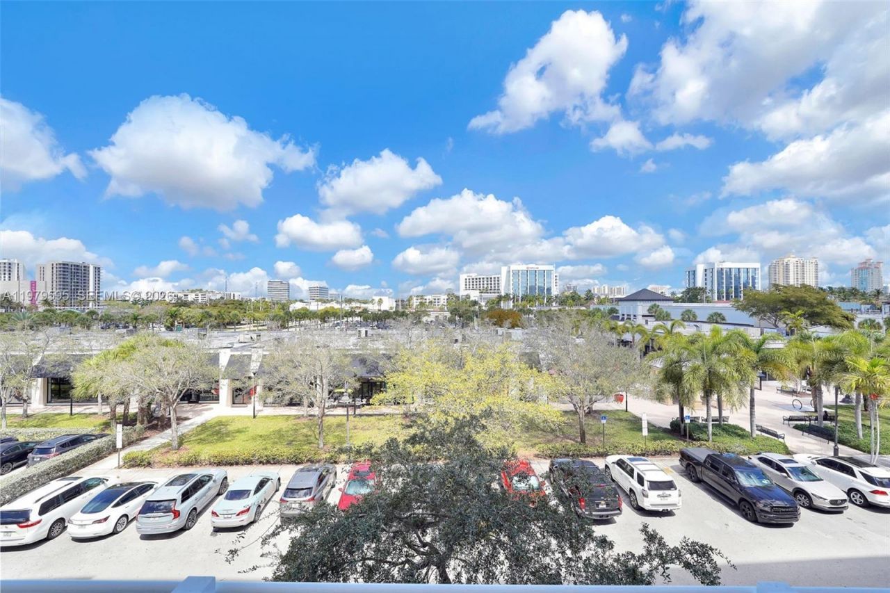 2775 NE 187th St , Unit 304, Aventura, FL 33180 Photo