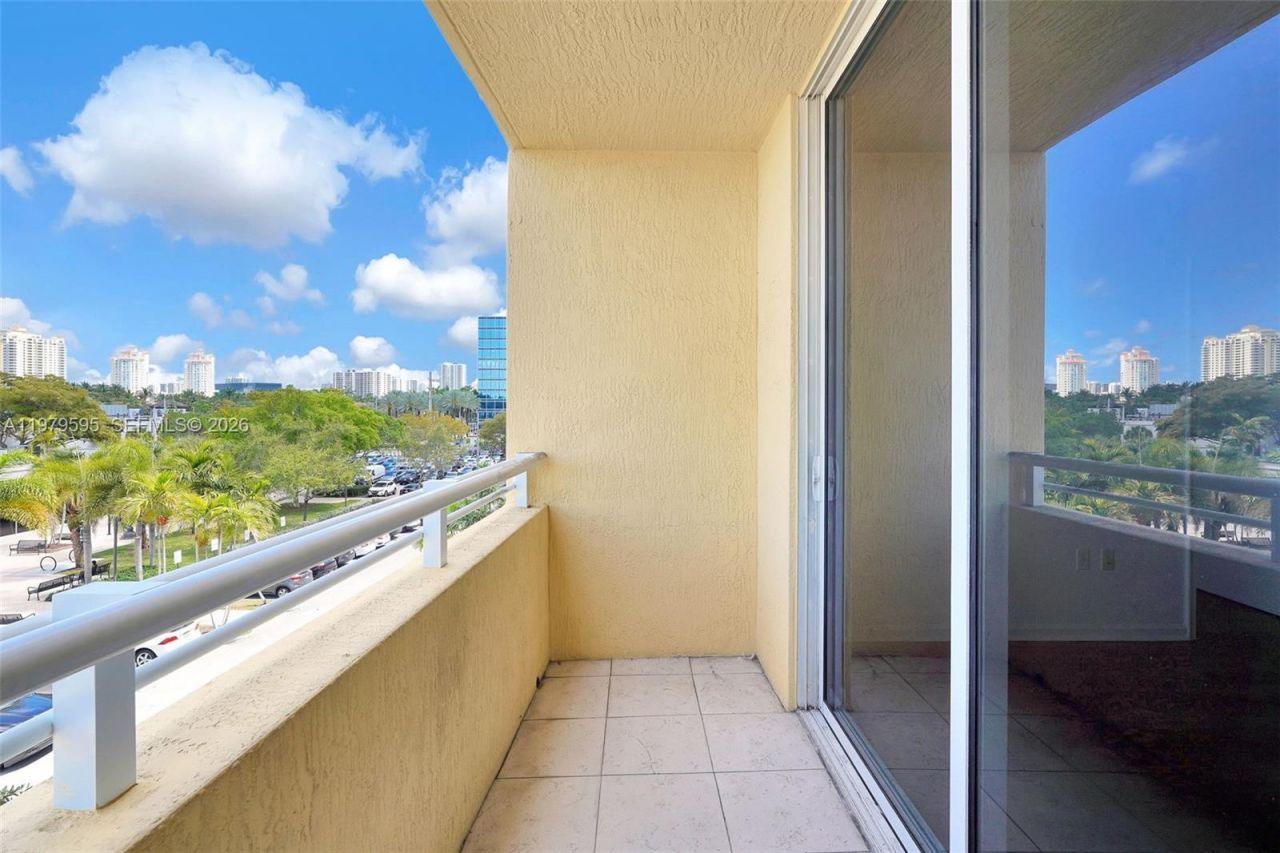 2775 NE 187th St , Unit 304, Aventura, FL 33180 Photo