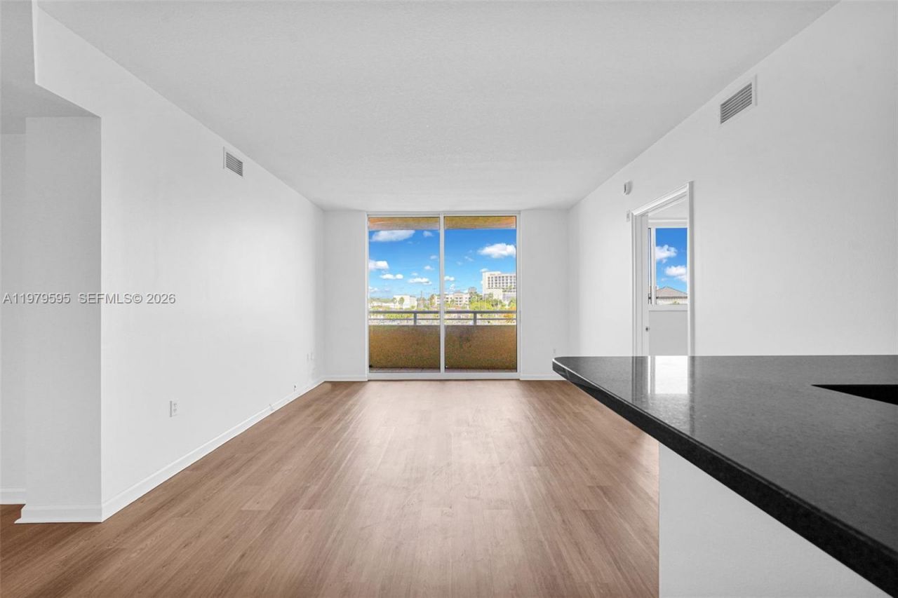 2775 NE 187th St , Unit 304, Aventura, FL 33180 Photo