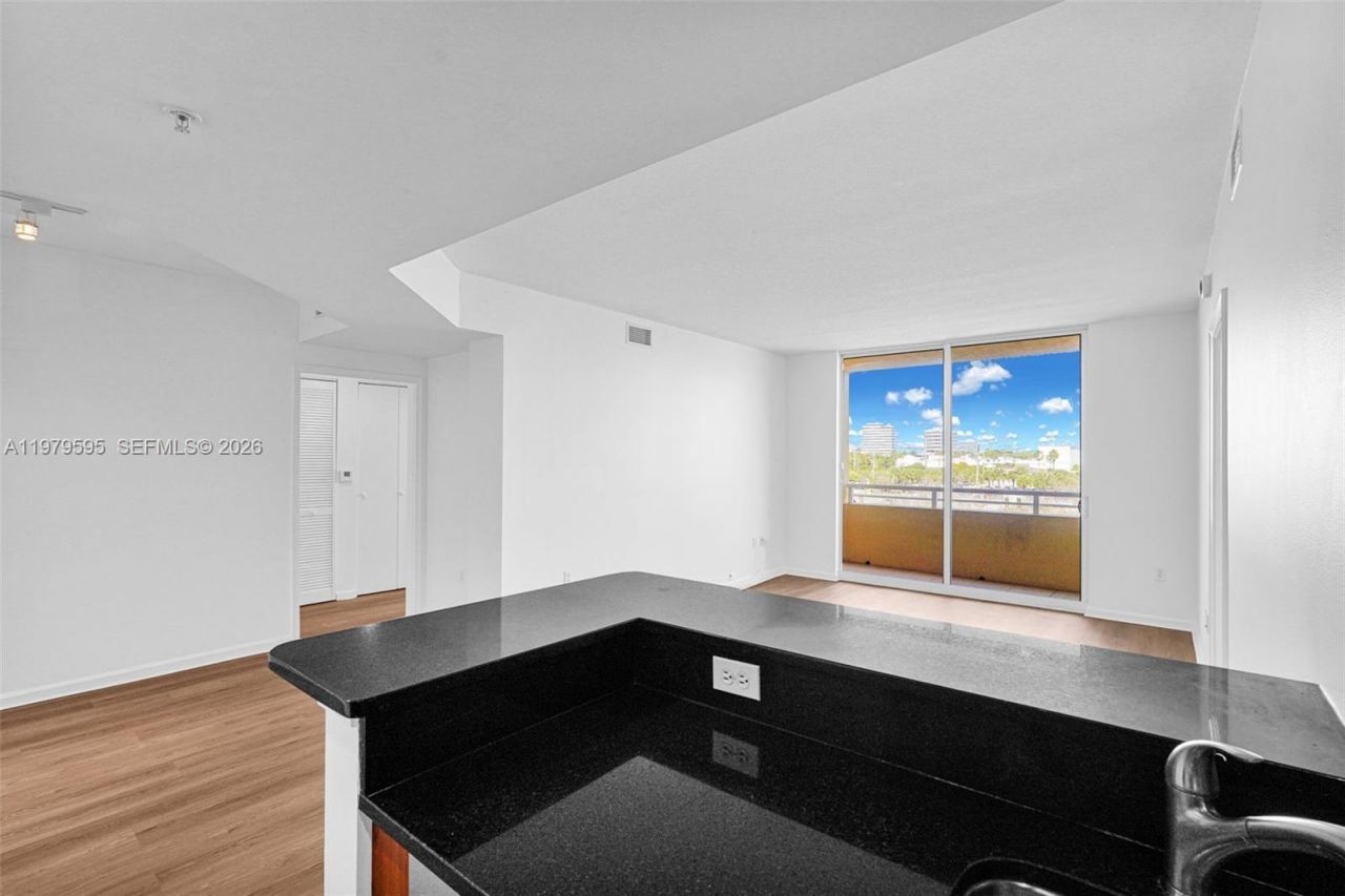 2775 NE 187th St , Unit 304, Aventura, FL 33180 Photo