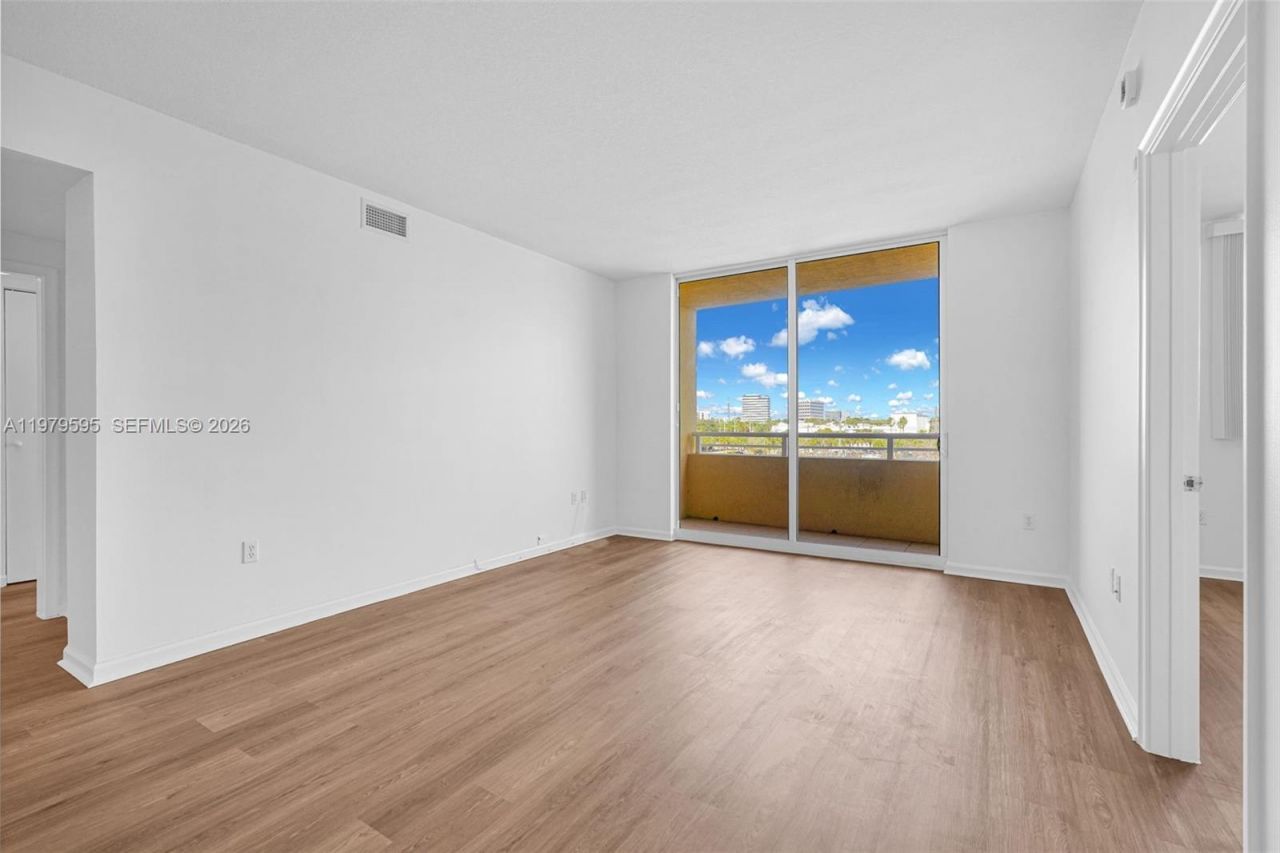 2775 NE 187th St , Unit 304, Aventura, FL 33180 Photo