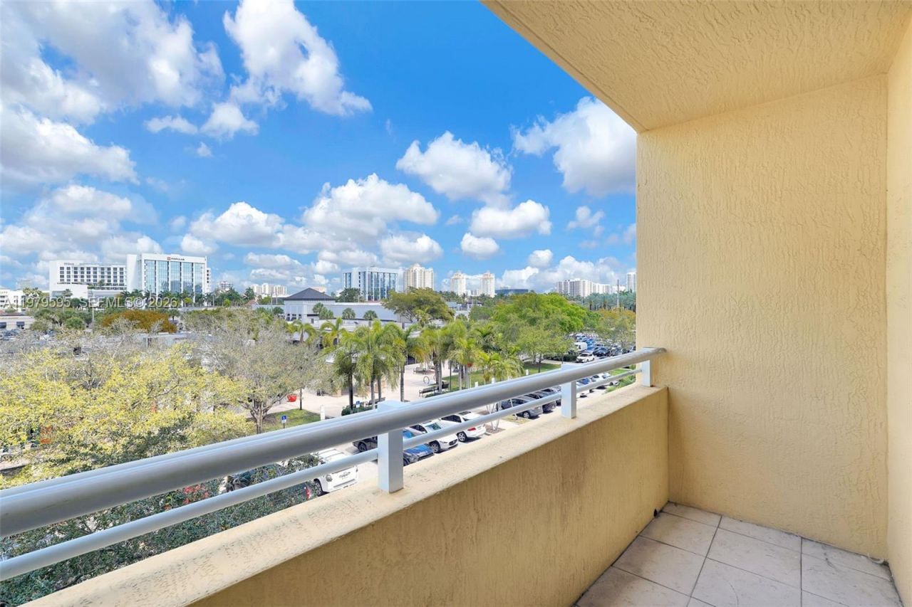 2775 NE 187th St , Unit 304, Aventura, FL 33180 Photo