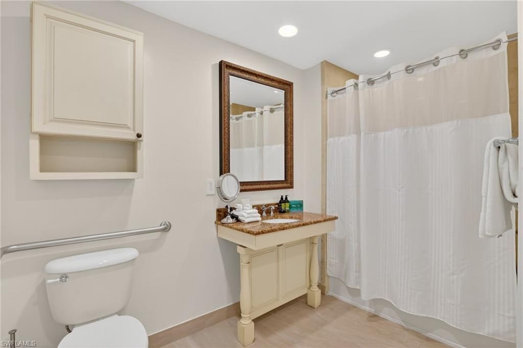 221 9th St S, Unit 114, Naples, FL 34102 Photo