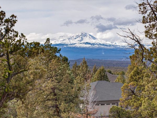 1386 Spring Ridge Court, Redmond, OR 97756