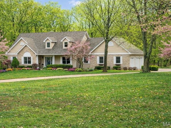 1354 Lake Hollow Drive, Defiance, MO 63341