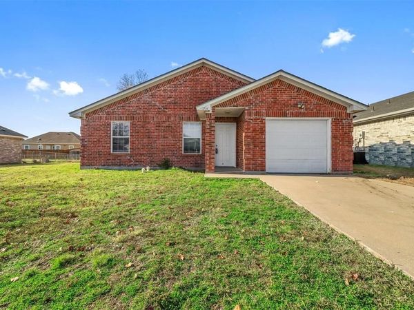 1716 Manor Garden, Greenville, TX 75401