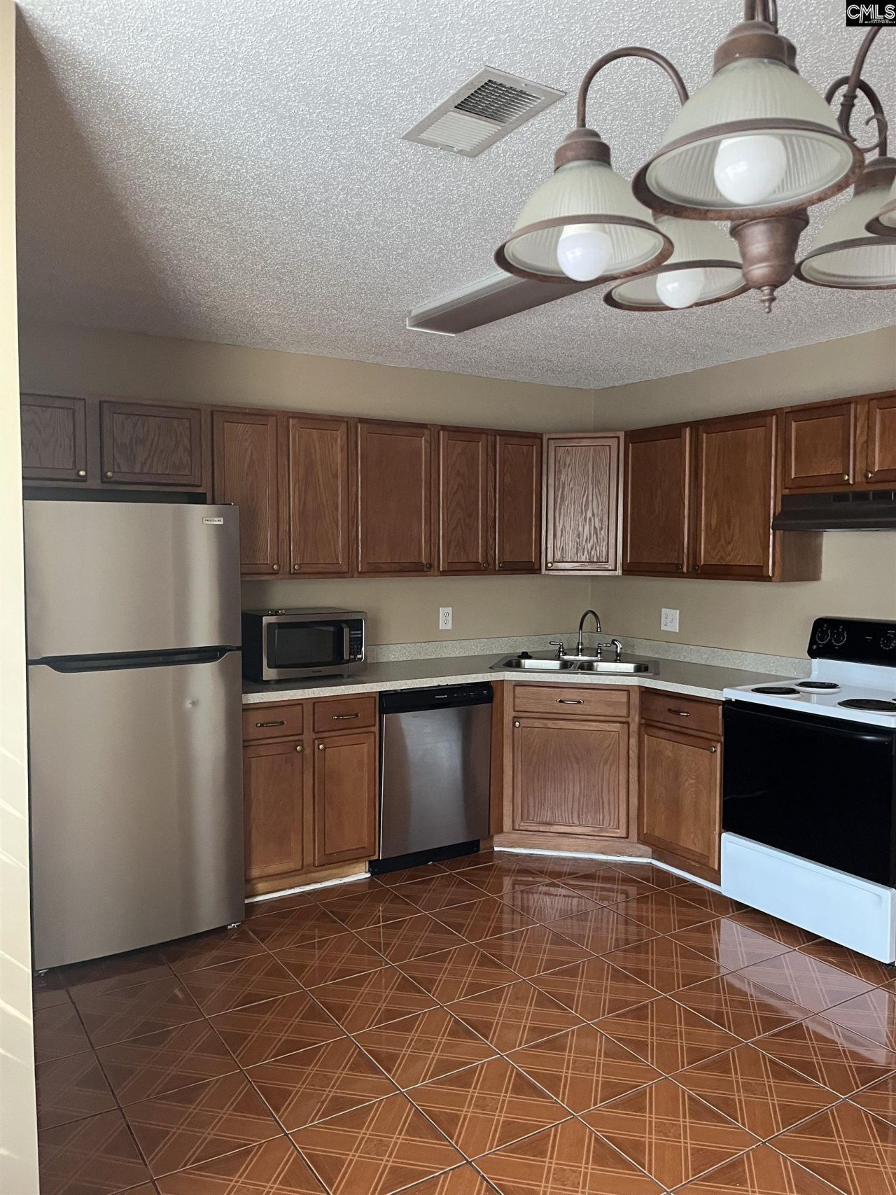 15 Derby Lane  Photo 5