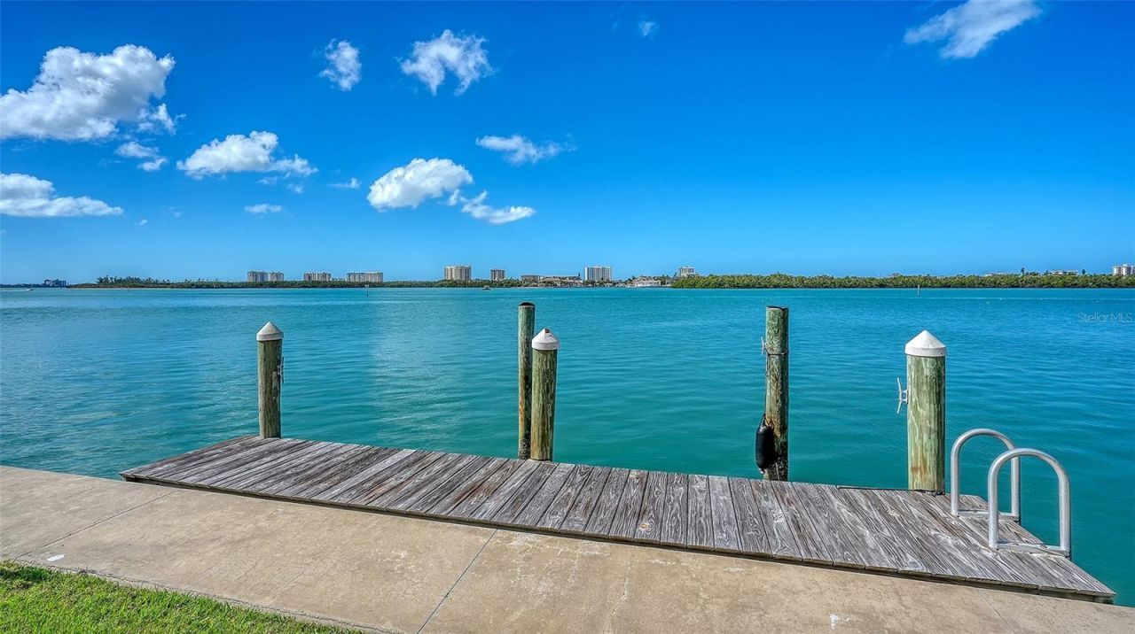 376 West Royal Flamingo Drive, Sarasota, FL 34236 Photo