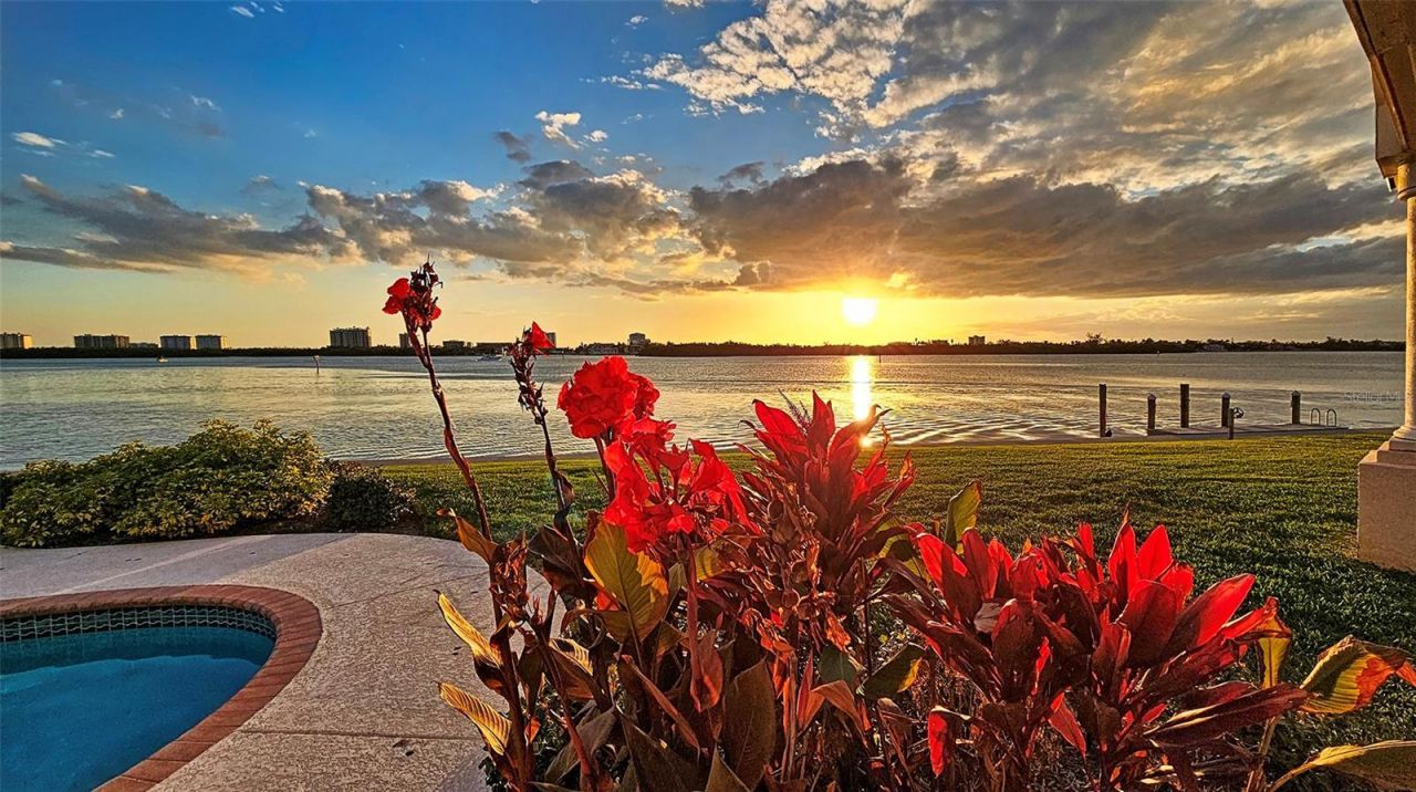 376 West Royal Flamingo Drive, Sarasota, FL 34236 Photo