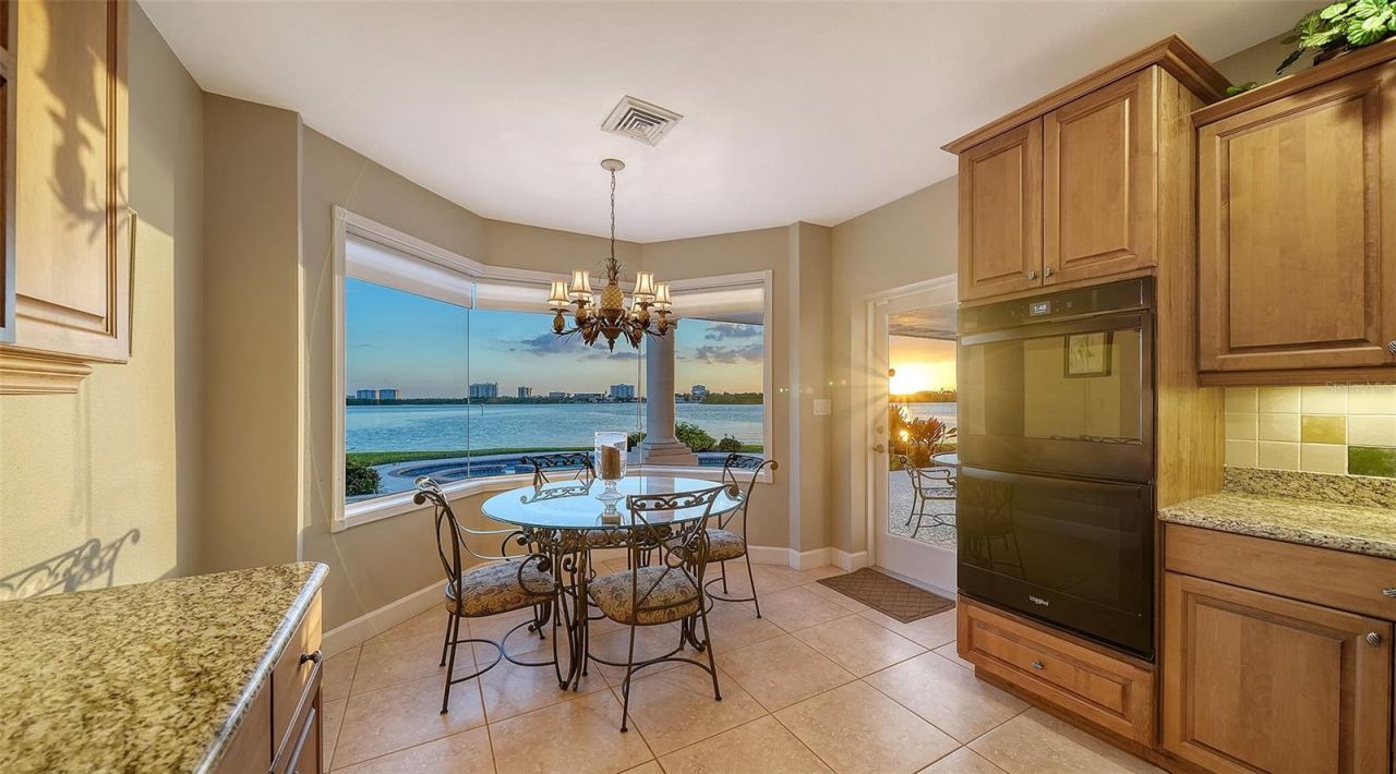 376 West Royal Flamingo Drive, Sarasota, FL 34236 Photo