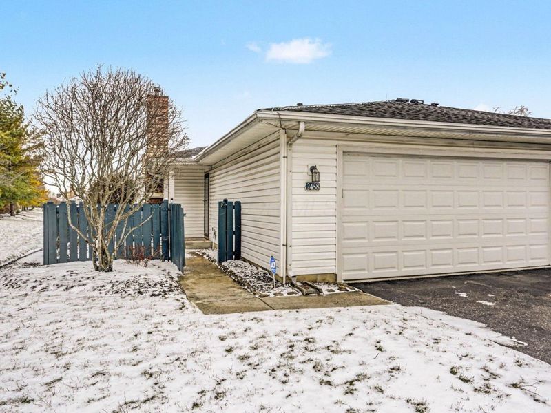 2458 Crystal Springs Drive, Hilliard, OH 43026 Photo 2