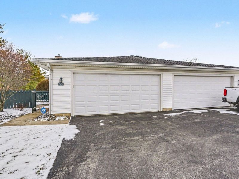 2458 Crystal Springs Drive, Hilliard, OH 43026 Photo 3