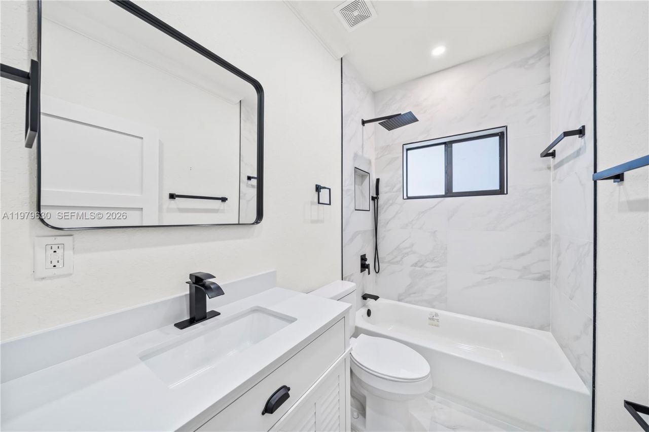 1735 NW 84th St , Miami, FL 33147 Photo