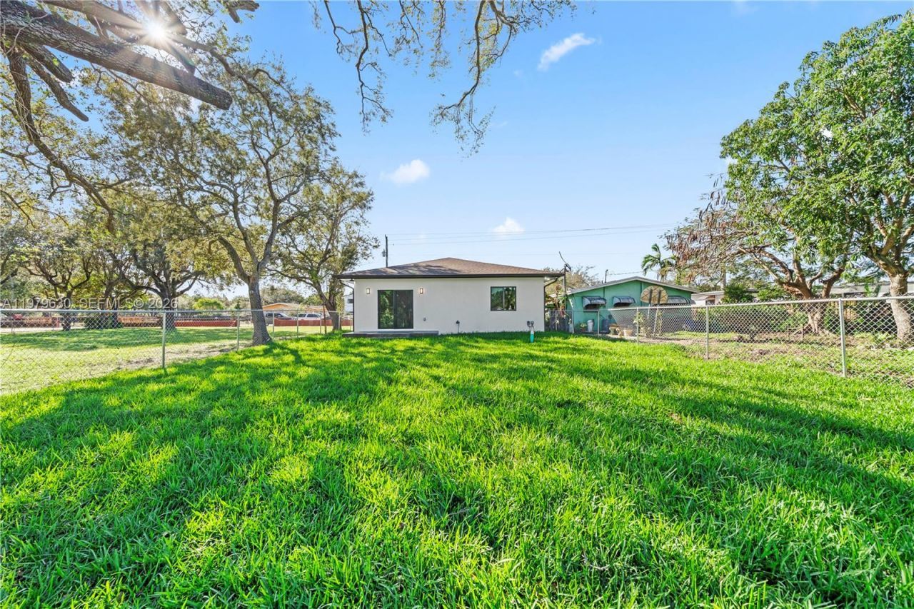 1735 NW 84th St , Miami, FL 33147 Photo