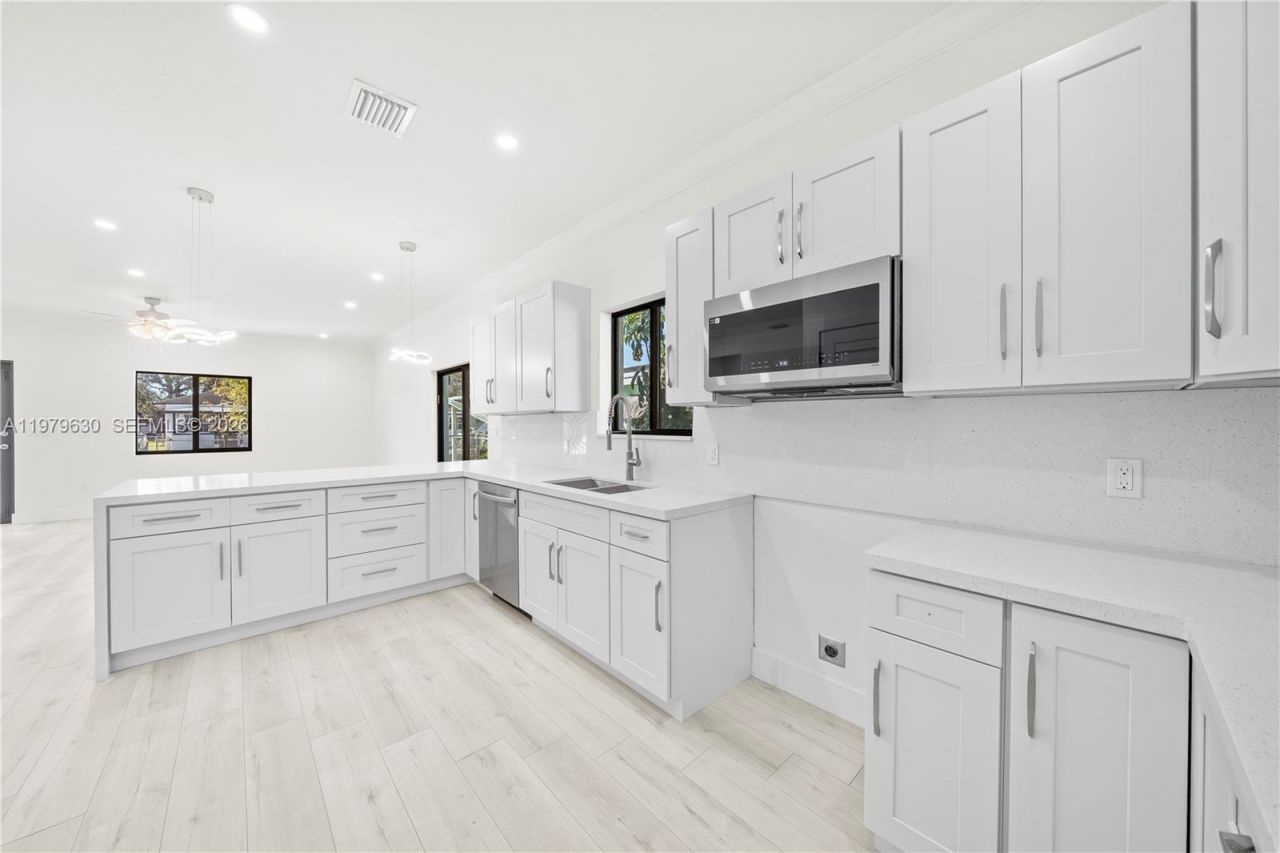 1735 NW 84th St , Miami, FL 33147 Photo