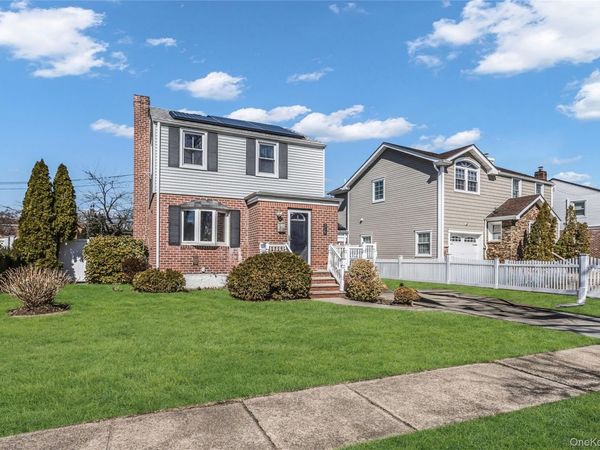 36 Amethyst Street, Elmont, NY 11003