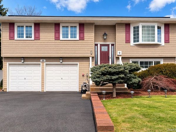 9 Columbine Avenue , Islip, NY 11751
