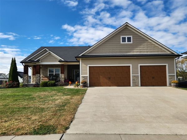 8002 NW 104th Court , Johnston, IA 50131