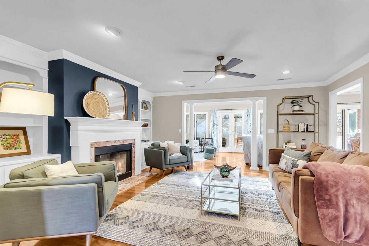 2059 Prospect Hill Drive Photo 4