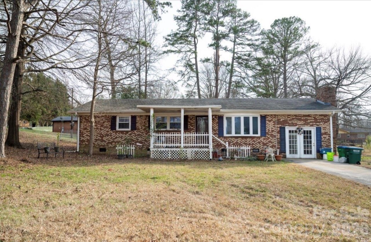 406 E Texas Avenue, Bessemer City, NC 28016 Main Photo