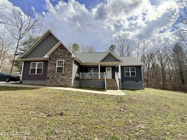 1063 Circle Dr, Jamestown, TN