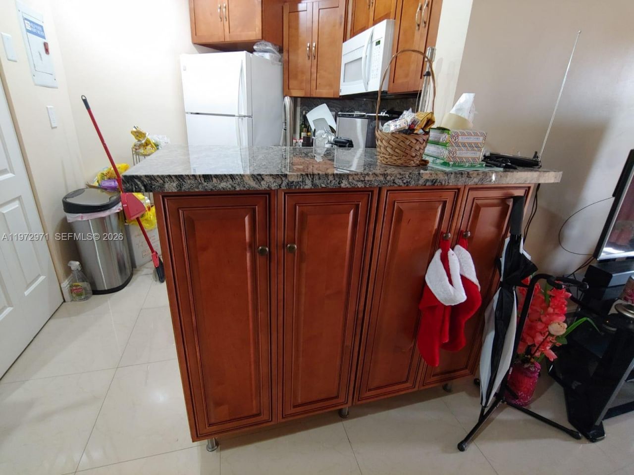 690 W Park Dr, Unit 2-204, Miami, FL 33172 Photo