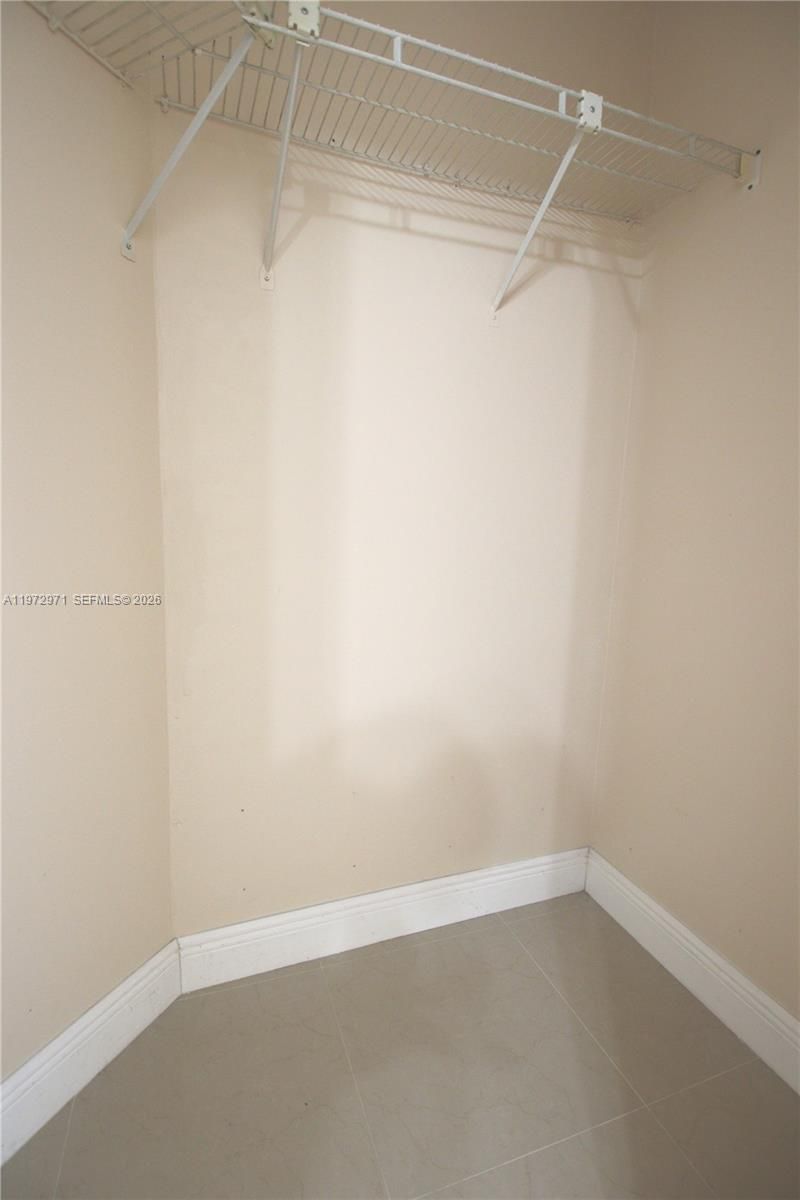 690 W Park Dr, Unit 2-204, Miami, FL 33172 Photo