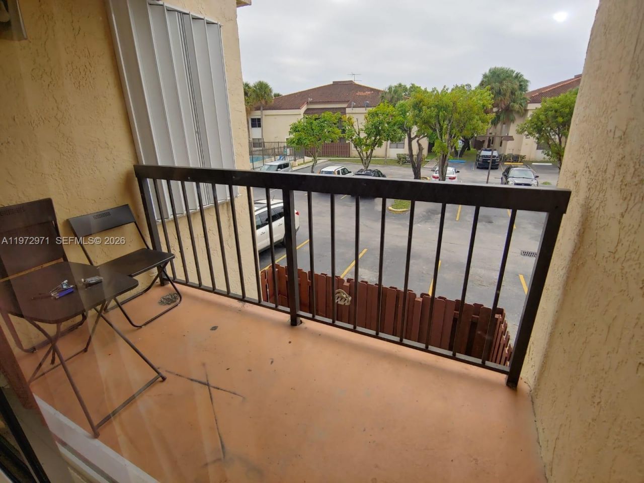 690 W Park Dr, Unit 2-204, Miami, FL 33172 Photo