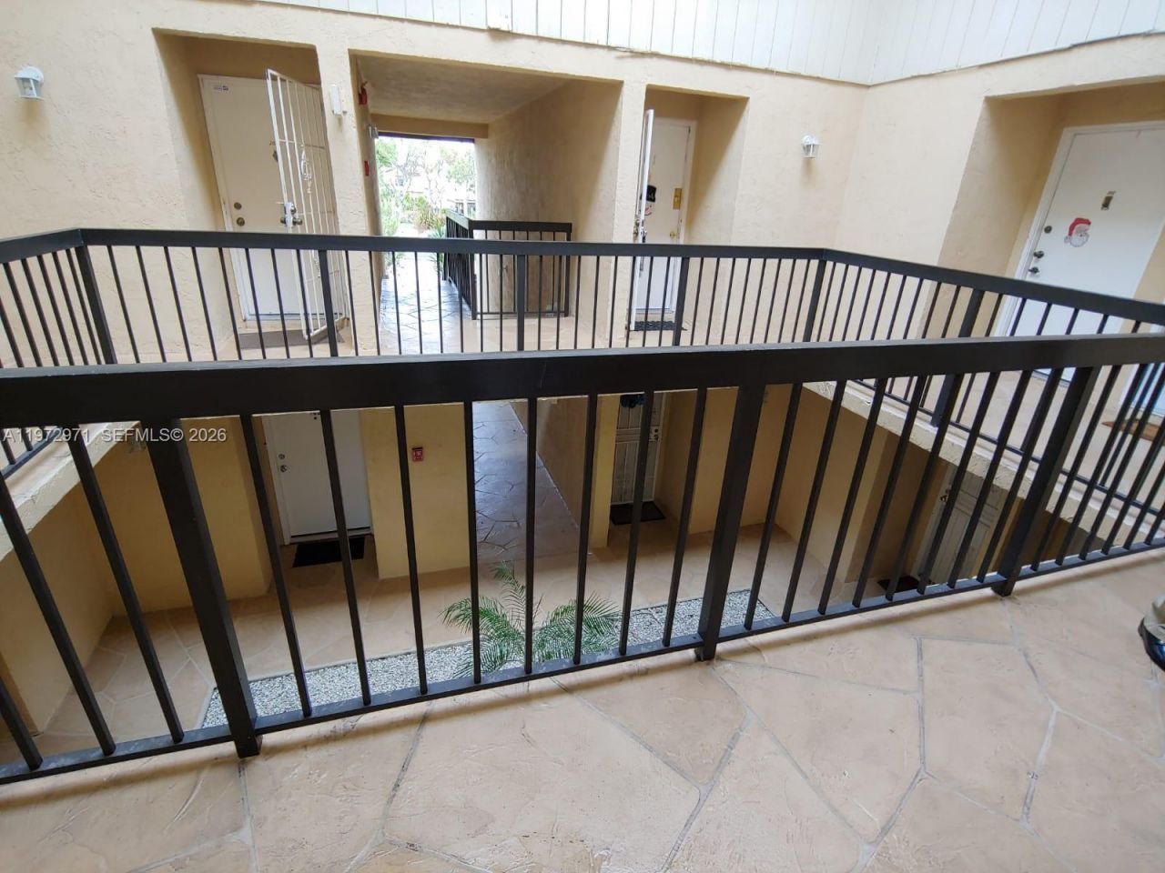 690 W Park Dr, Unit 2-204, Miami, FL 33172 Photo